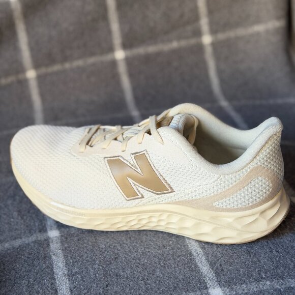 New Balance Running Shoes - Picture 2 of 4